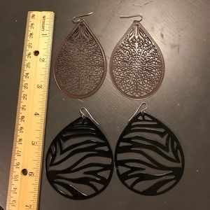Set Of 2 teardrop earrings