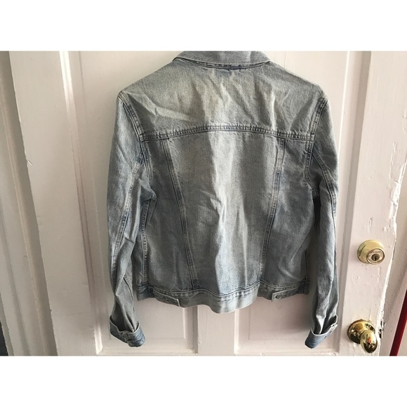 🚨LAST CHANCE🚨 Gap jean jacket - Picture 3 of 3