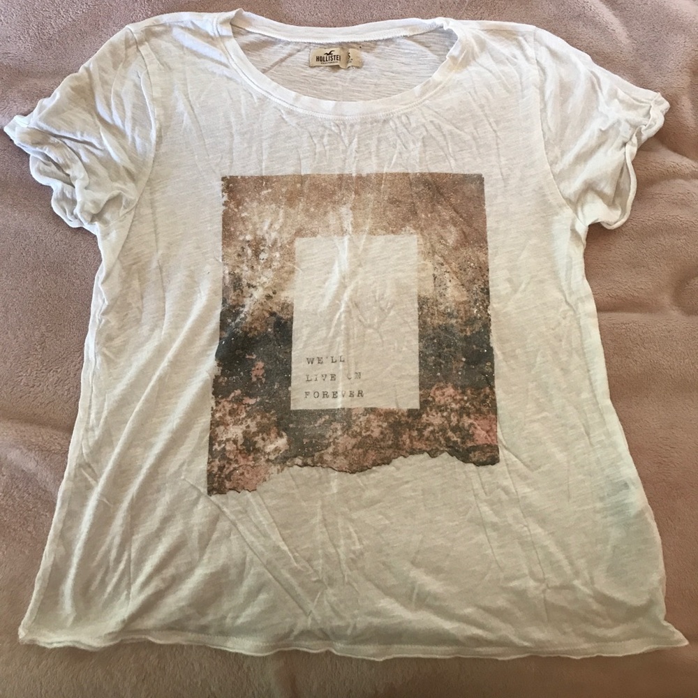 Hollister graphic tee