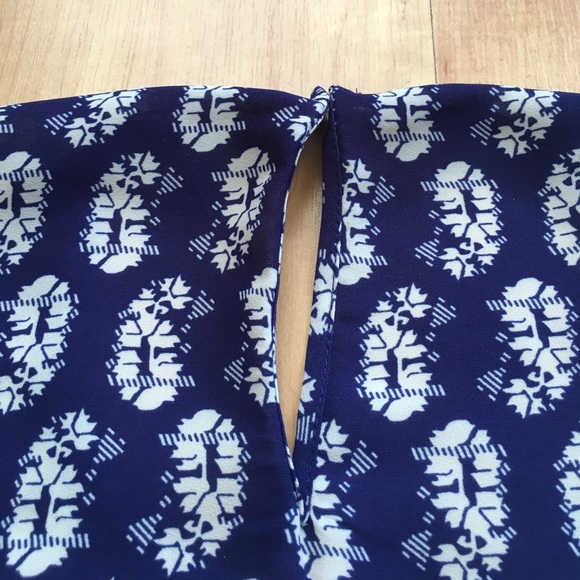 Flowy, patterned top, worn once - Picture 4 of 4