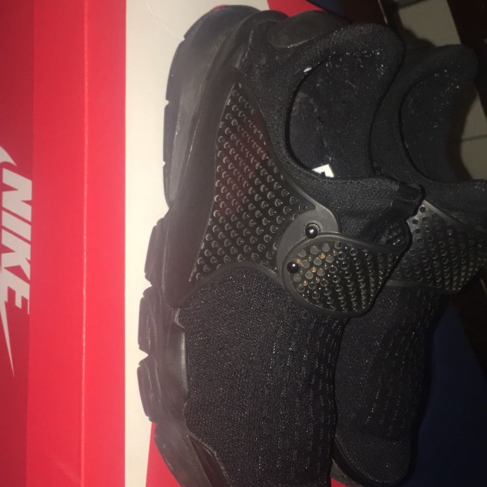 Size 8 - Picture 2 of 2