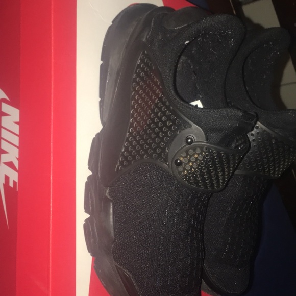 Size 8 - Picture 2 of 2