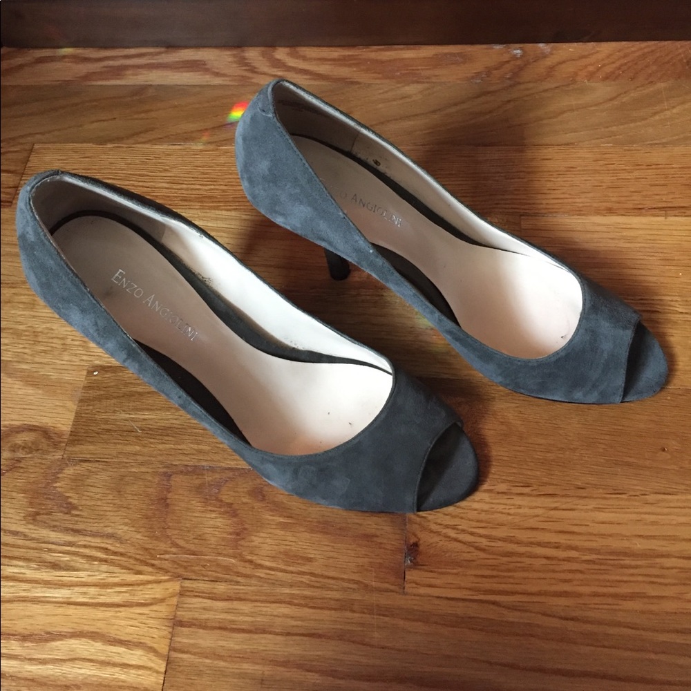 Enzo Angiolini gray sueded peep toe heels