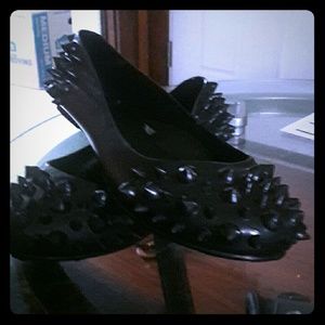 Spiked flats