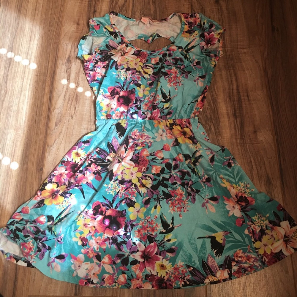 Floral dress with Cutout