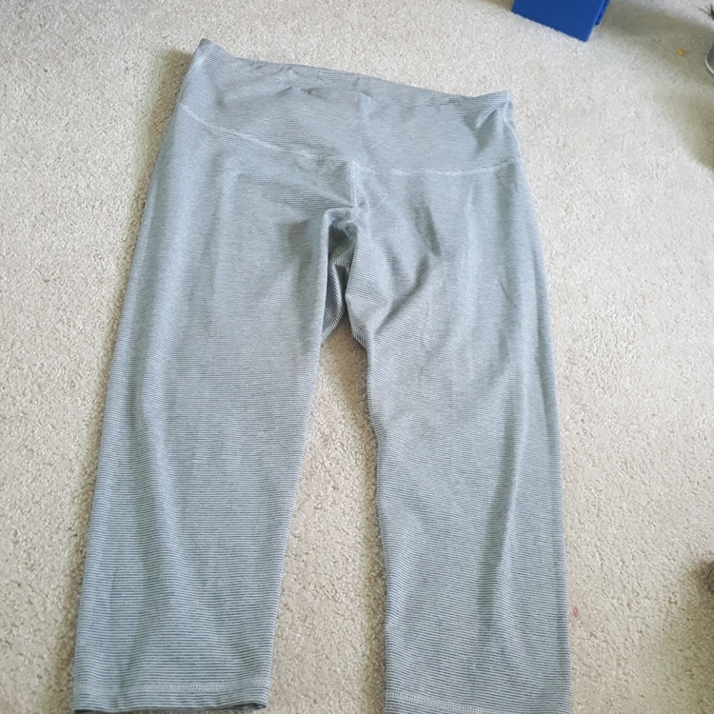 Old navy compression Capri leggings