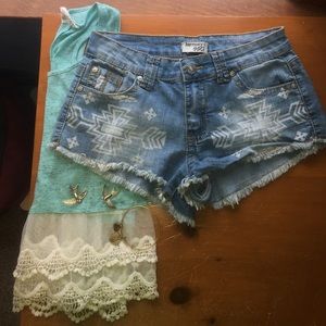 Size 5 Aztec Pattern Shorts!