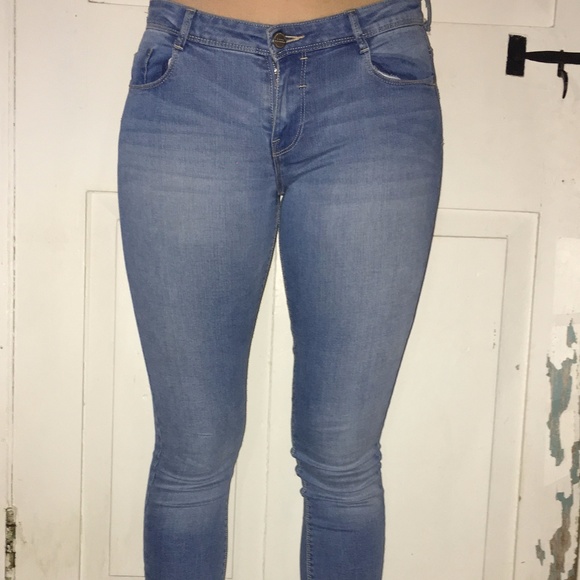 light wash Zara denim - Picture 2 of 4