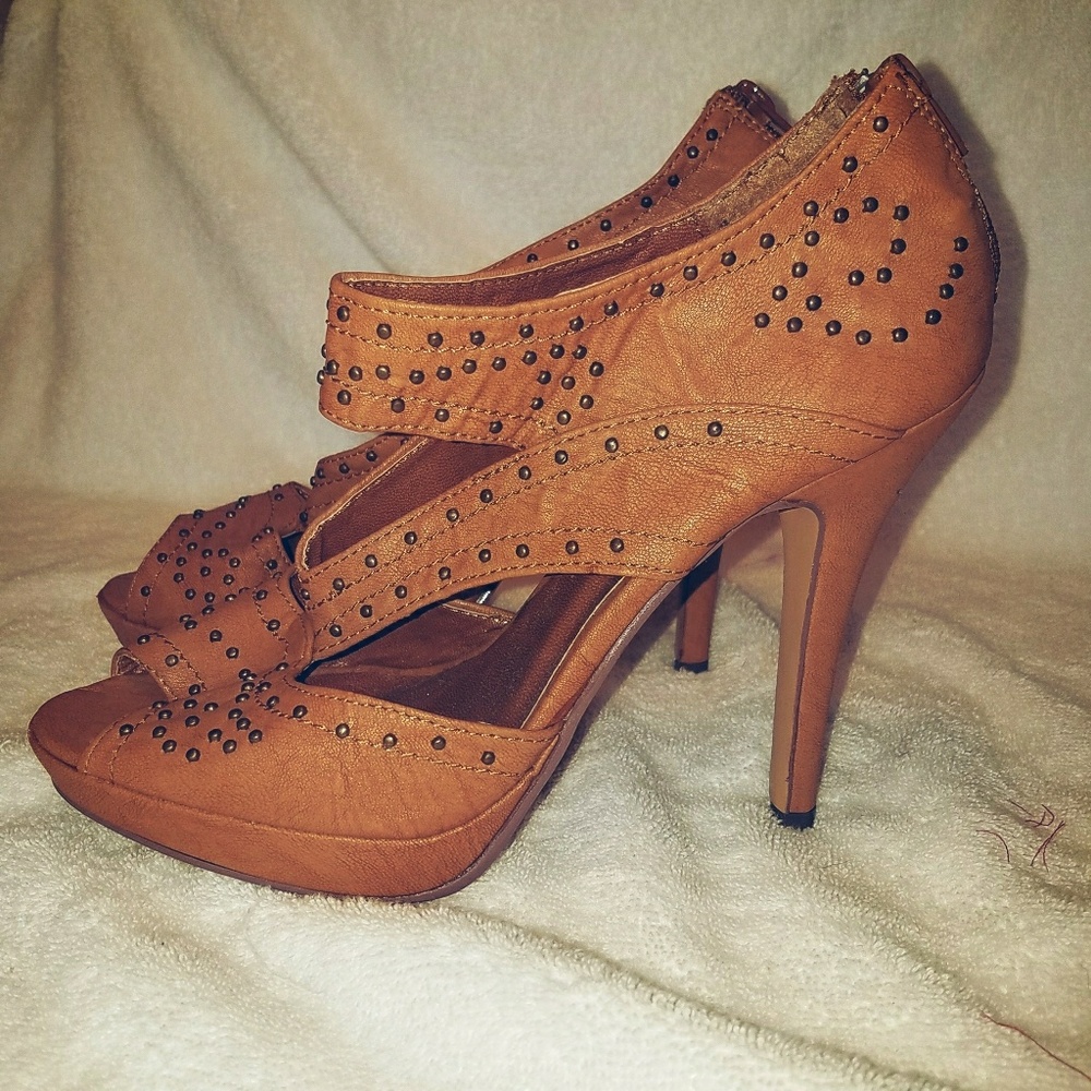 Tan studded bootie NWOT