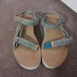 Teva sandles flatform.