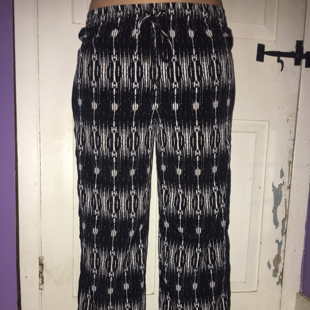 Black and white flow pants