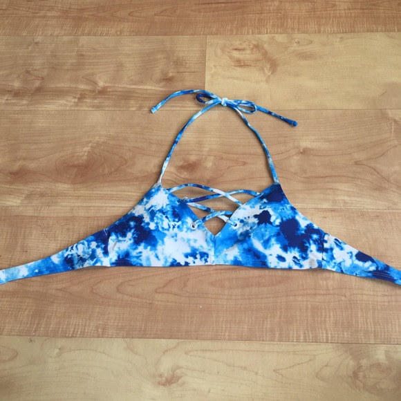 NWOT, never worn. Swimsuit top - Picture 1 of 4