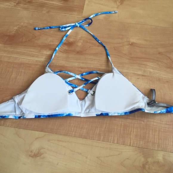 NWOT, never worn. Swimsuit top - Picture 3 of 4