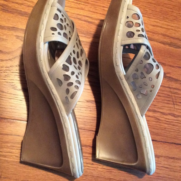 Neutral B Makowsky Wedges - Picture 2 of 4