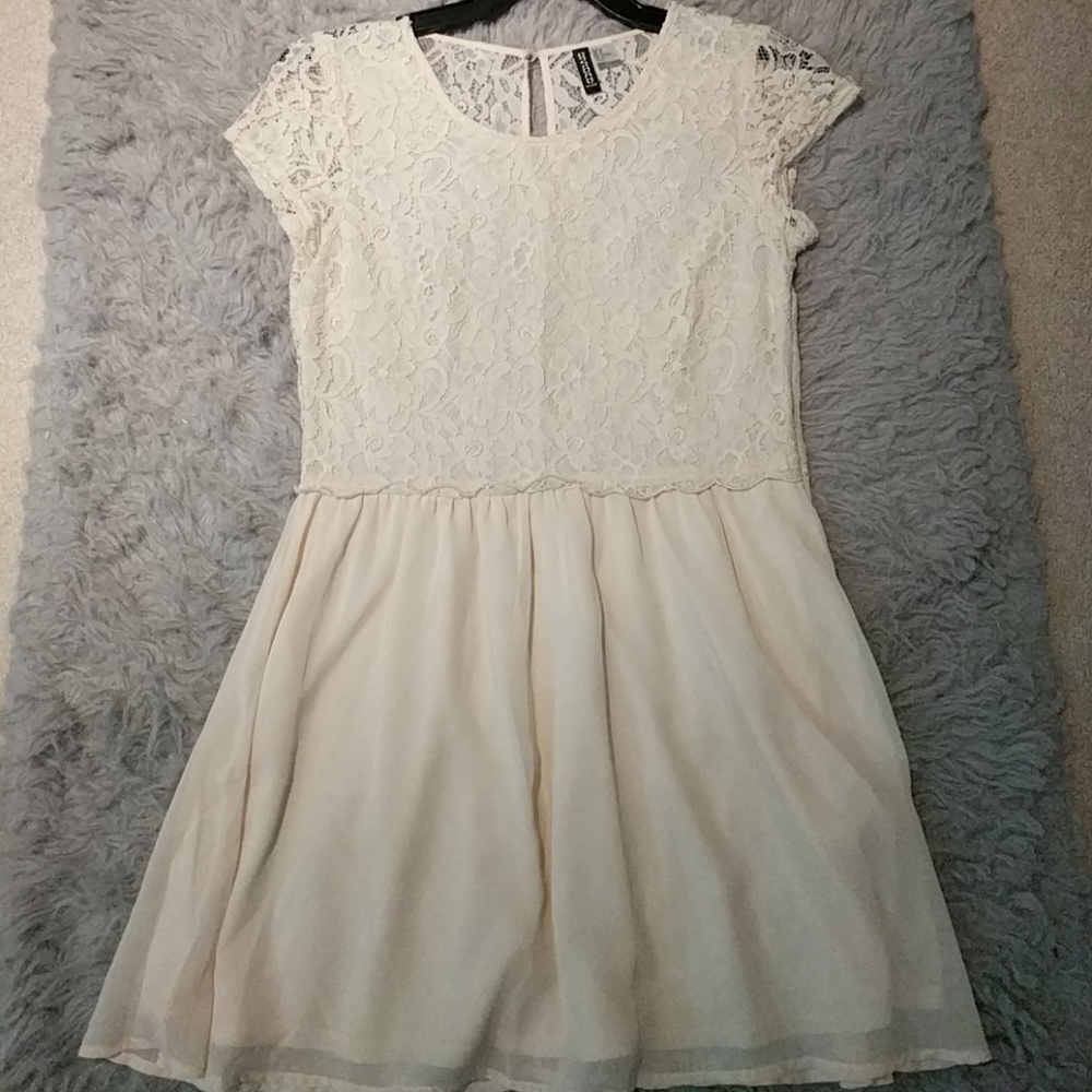 Divided Lace Detail Dress