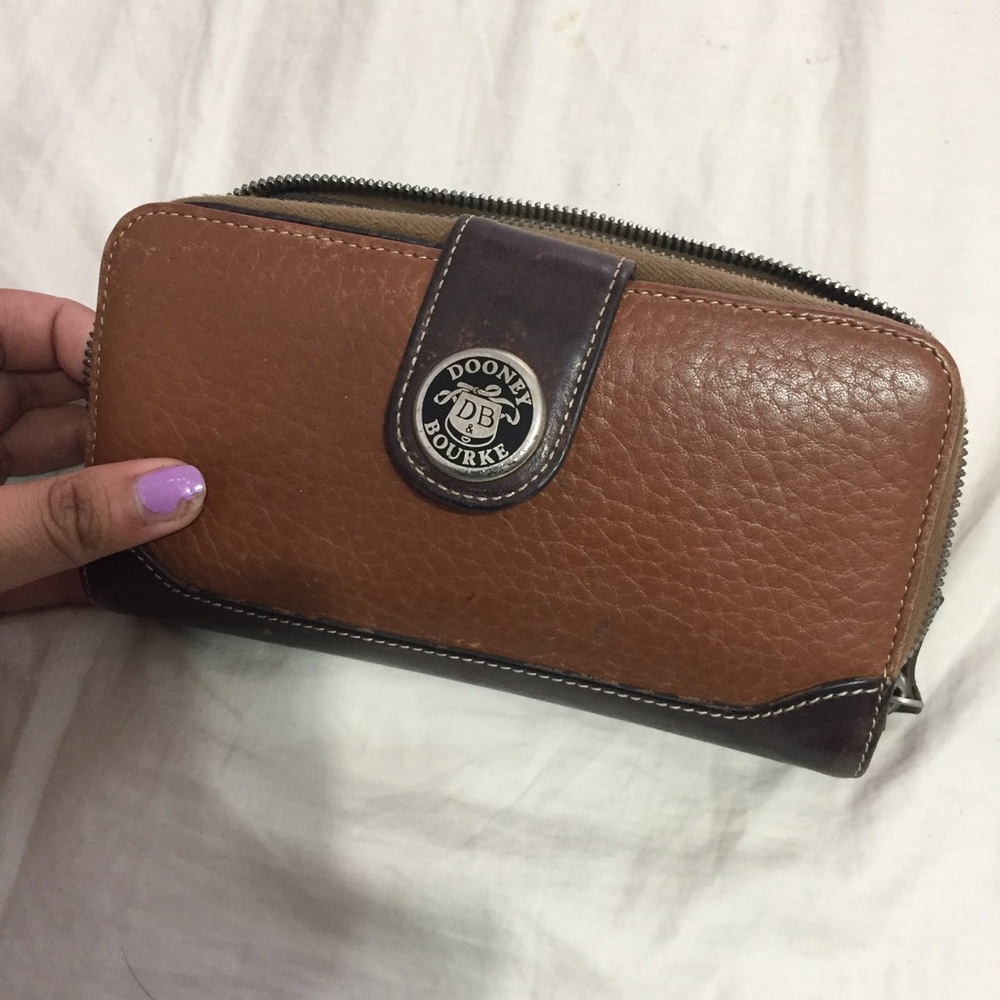 Dooney & Bourke Wallet (AUTHENTIC)