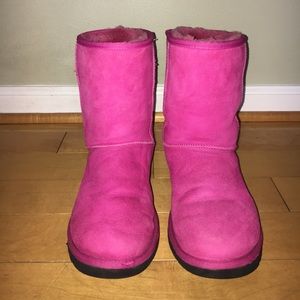 Pink Short Classic Uggs **MAKE OFFERS :) **
