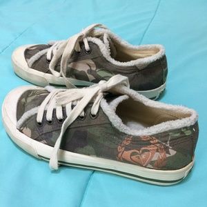 Roxy sneakers
