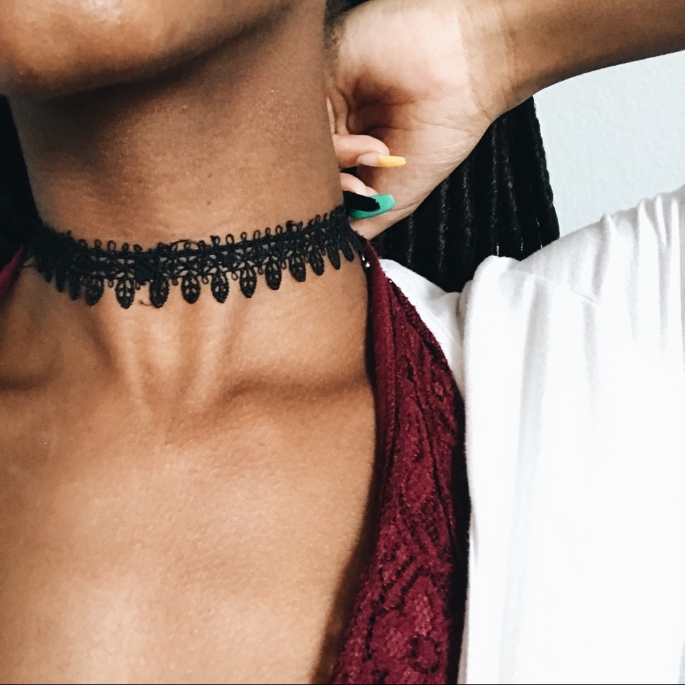 Black lace choker