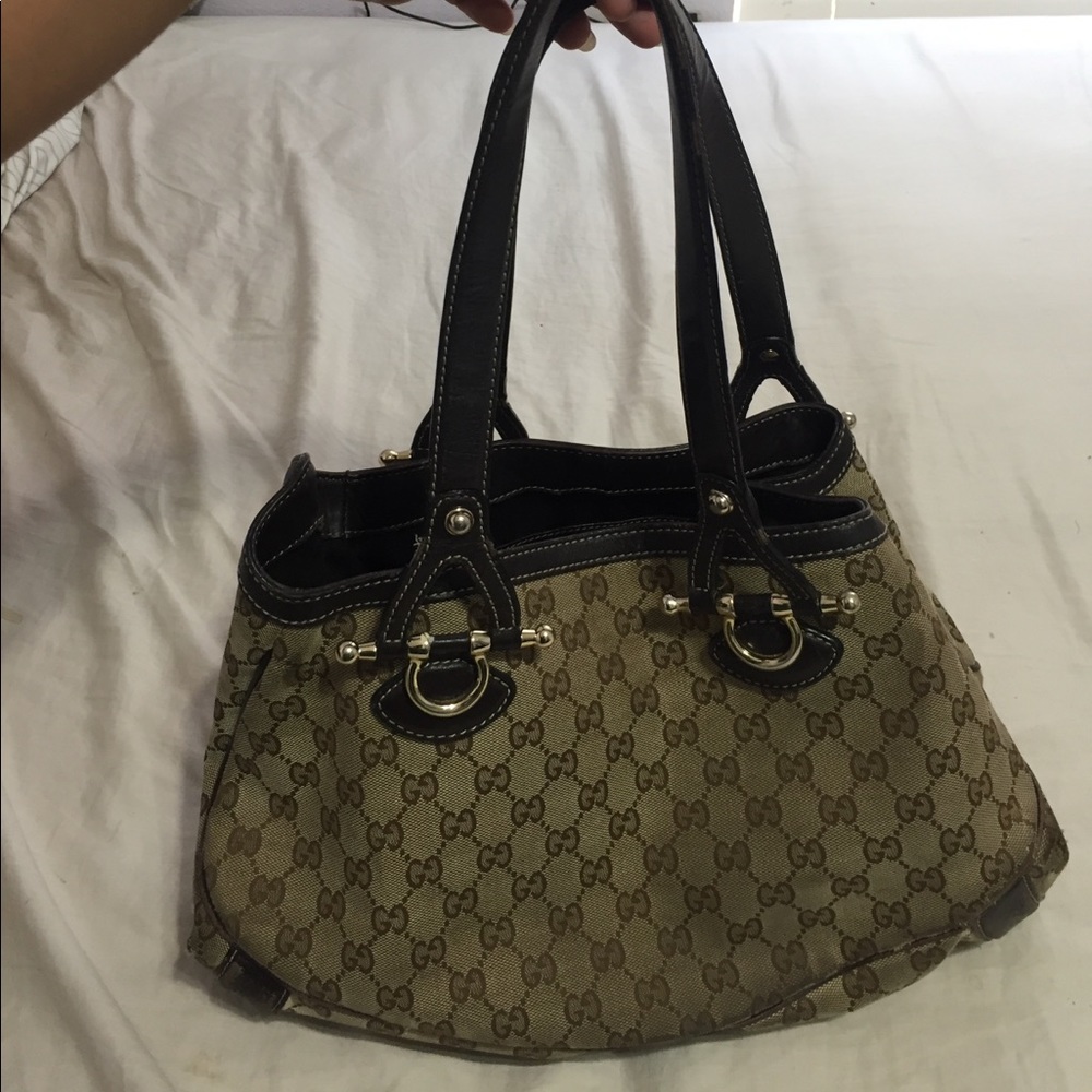 Gucci Shoulder Bag (AUTHENTIC)