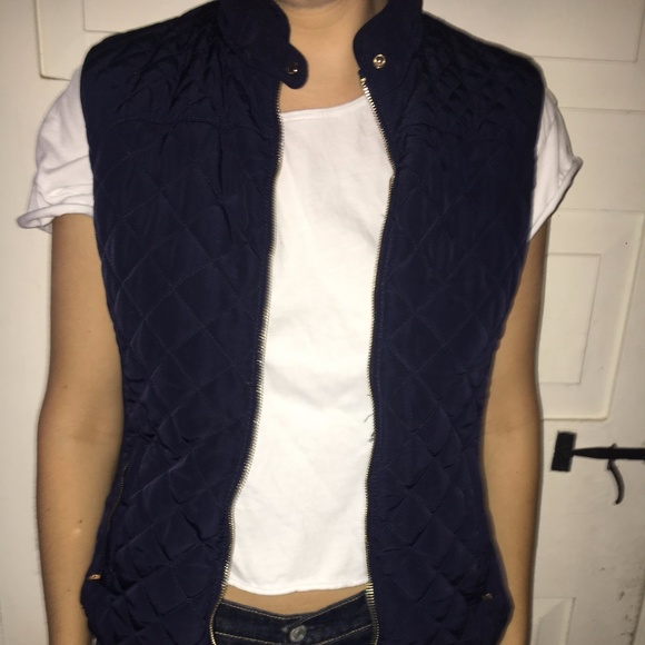 Navy quilted vest - Picture 2 of 4