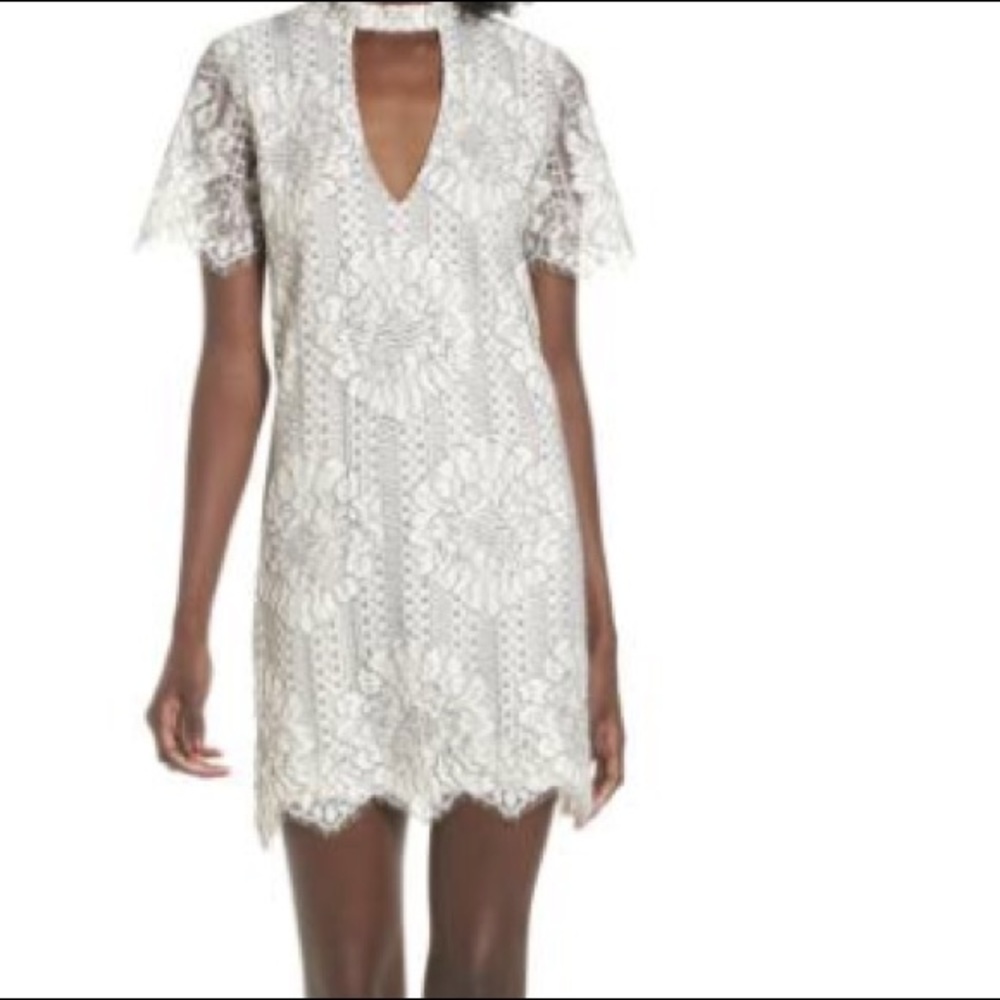 NWOT✨ Choker Lace Shift Dress