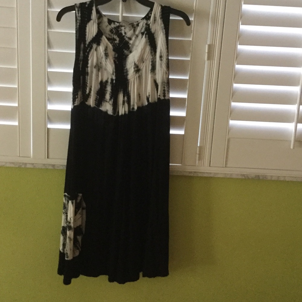 Black and white summer dress.