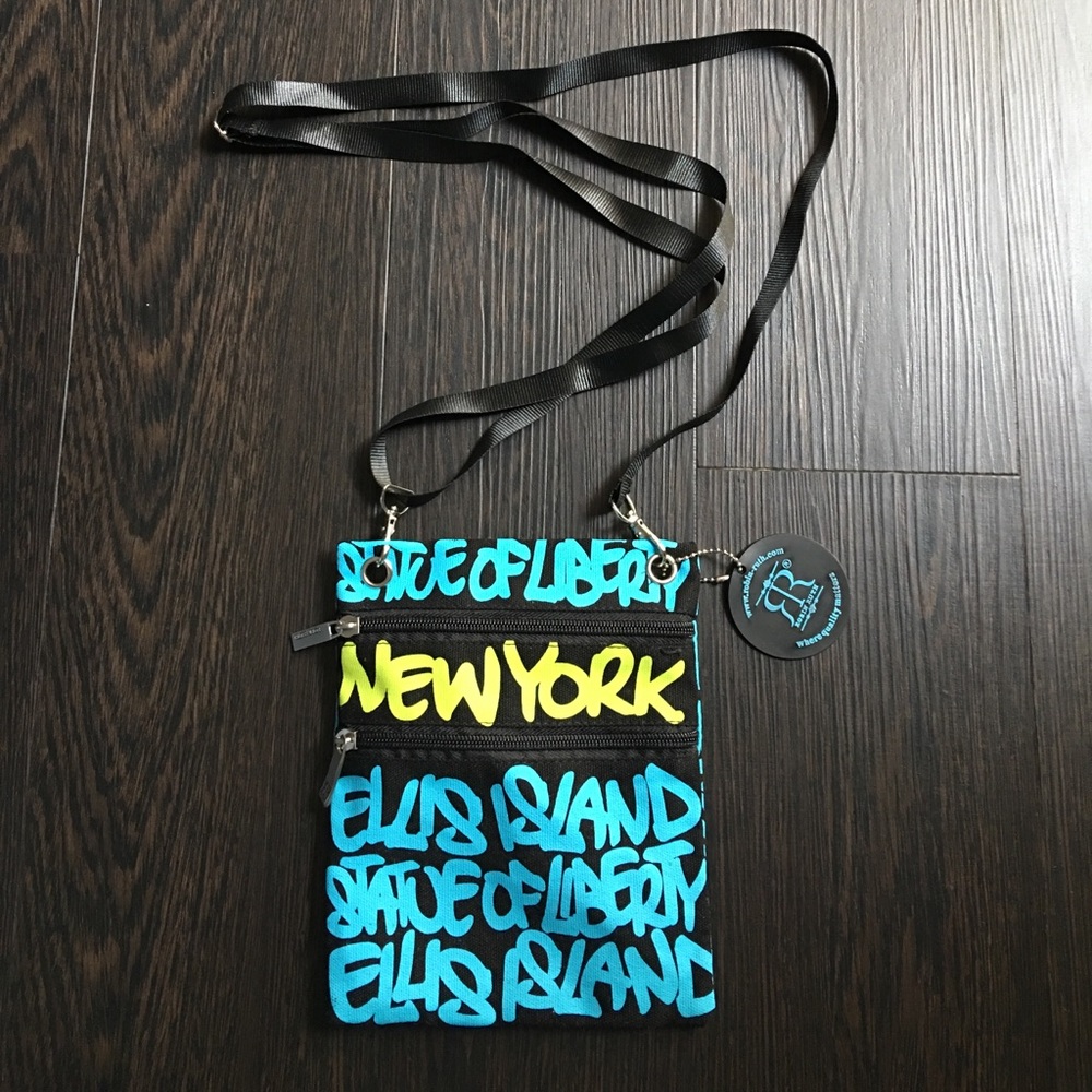 ⚠️NWOT New York Patterned Robin Ruth Crossbody