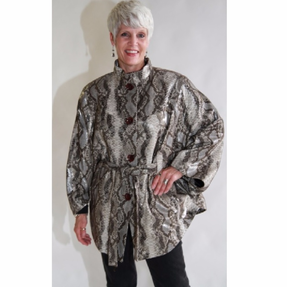 Anaconda Embossed Cabretta Lamb Leather 28” Cape