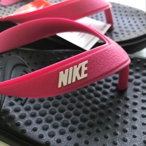 "Nike" flip flops