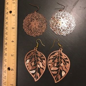 Set Of 2 filigree and leaf earrings
