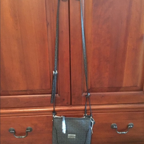 Black cross body guess purse - Picture 2 of 2