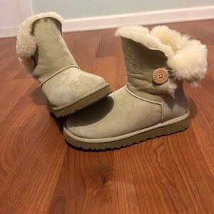 Cream UGGS