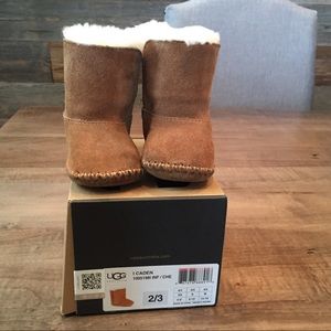 Caiden UGG boot toddler size 2/3