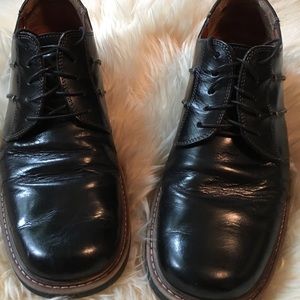 Men's leather shoes