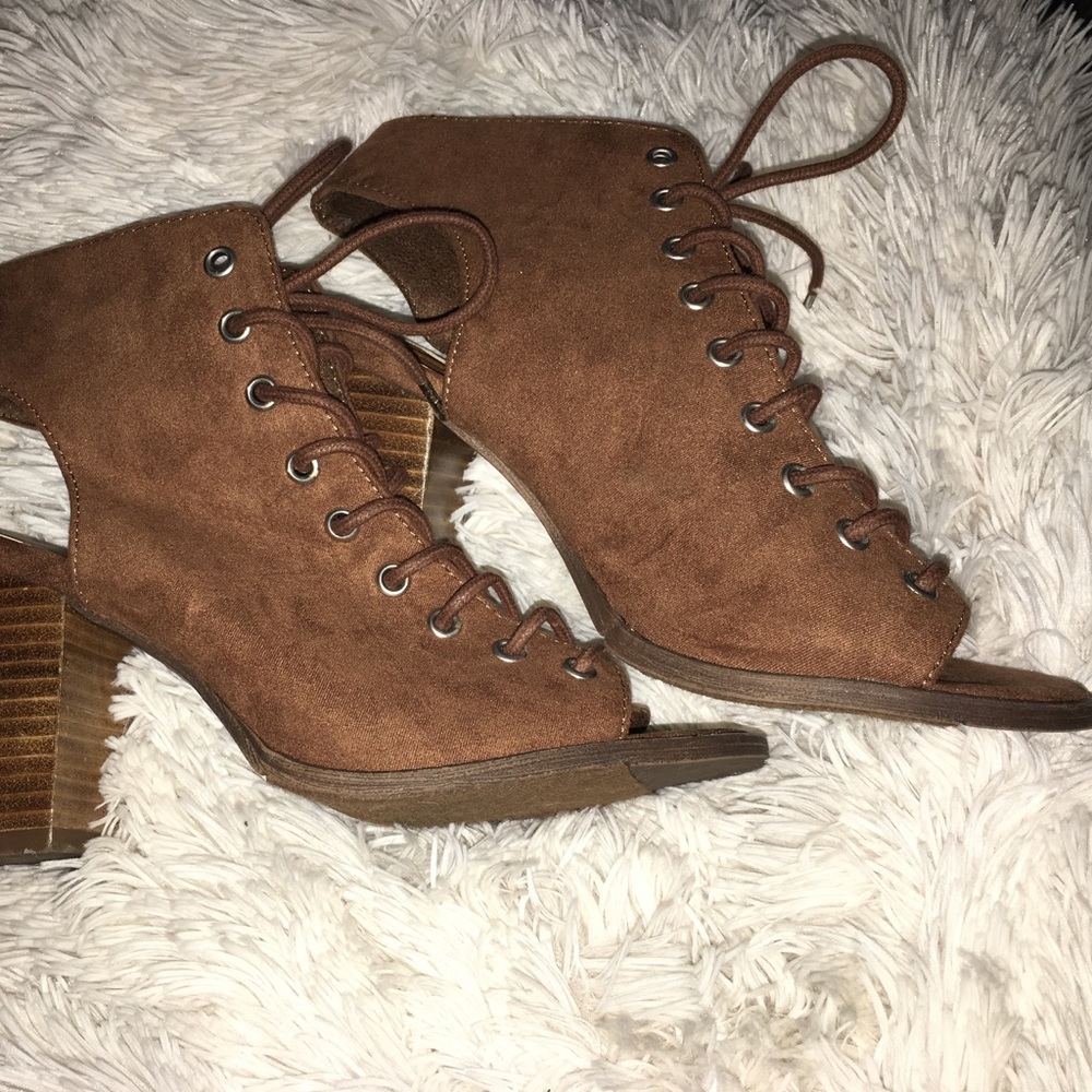 faux suede cut-out heels 🌟