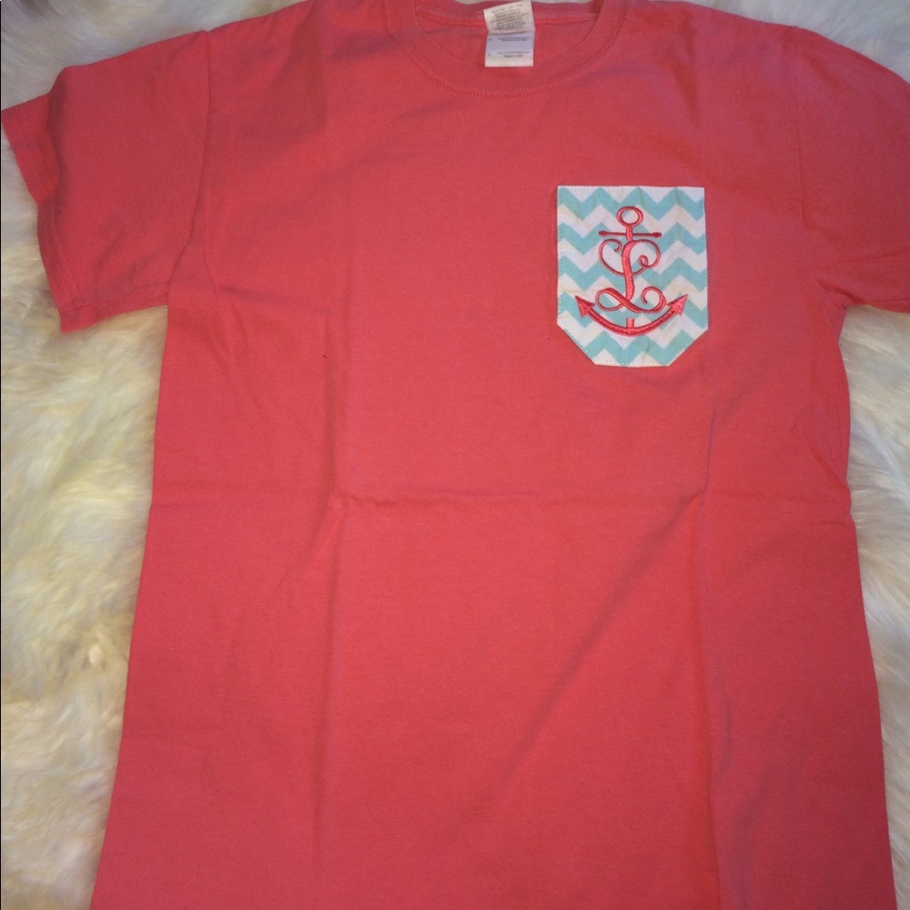 Coral anchor L monogrammed tee