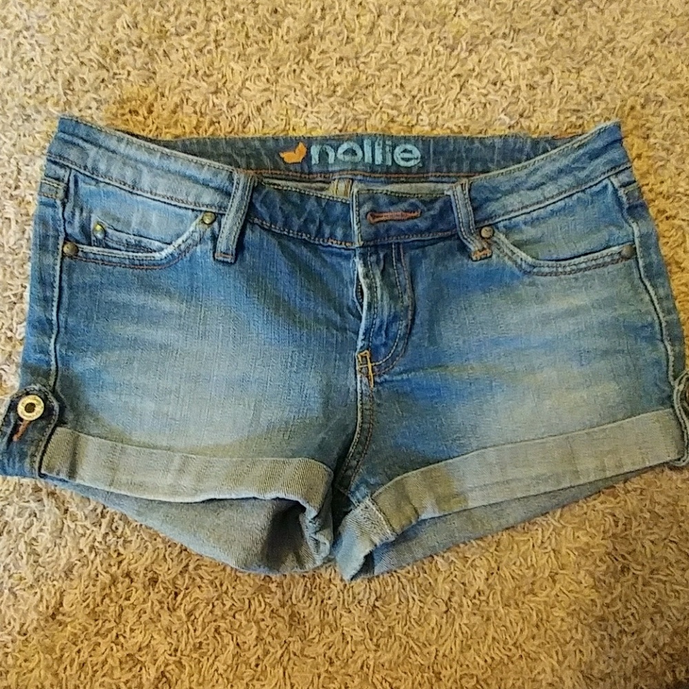 Size 7 Nollie short shorts