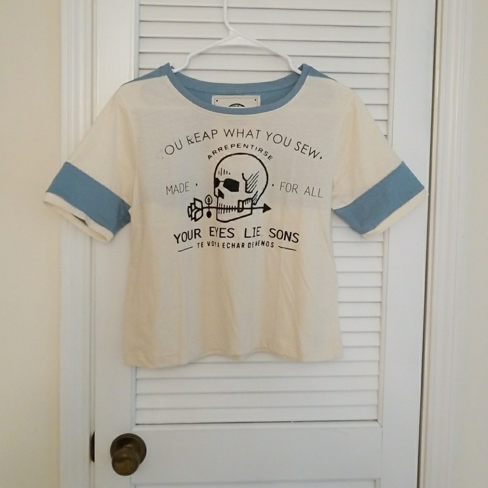 Your Eyes Lie crop-top t-shirt