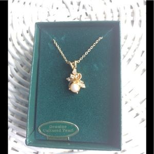 NWOT Genuine Cultured Pearl Beautiful Necklace!