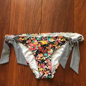 NWOT roxy bikini bottoms