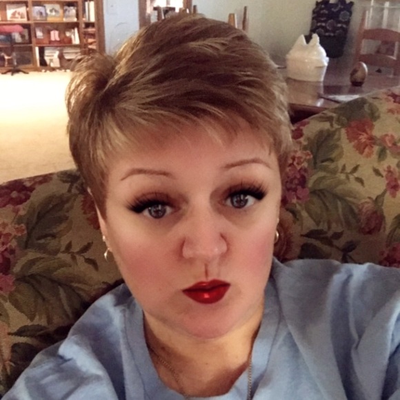 Meet your Posher, Kristen - Picture 1 of 1