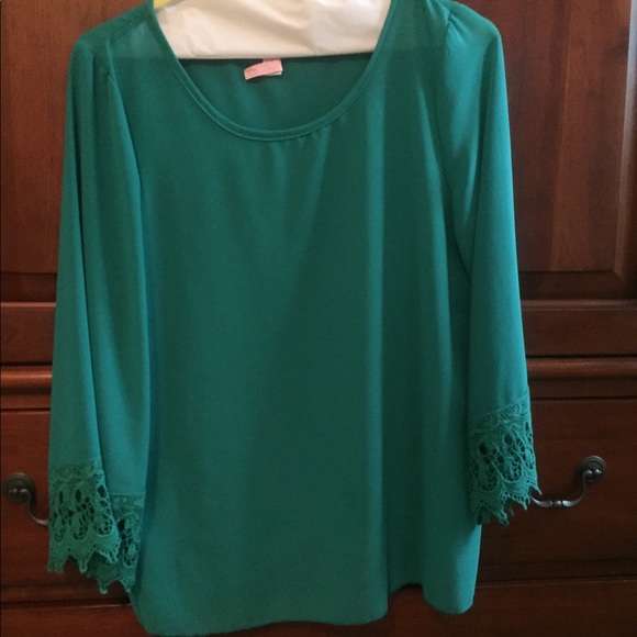 Green blouse - Picture 3 of 4