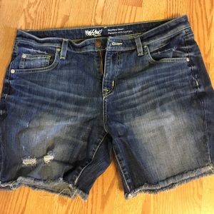 Super cute boyfriend shorts!