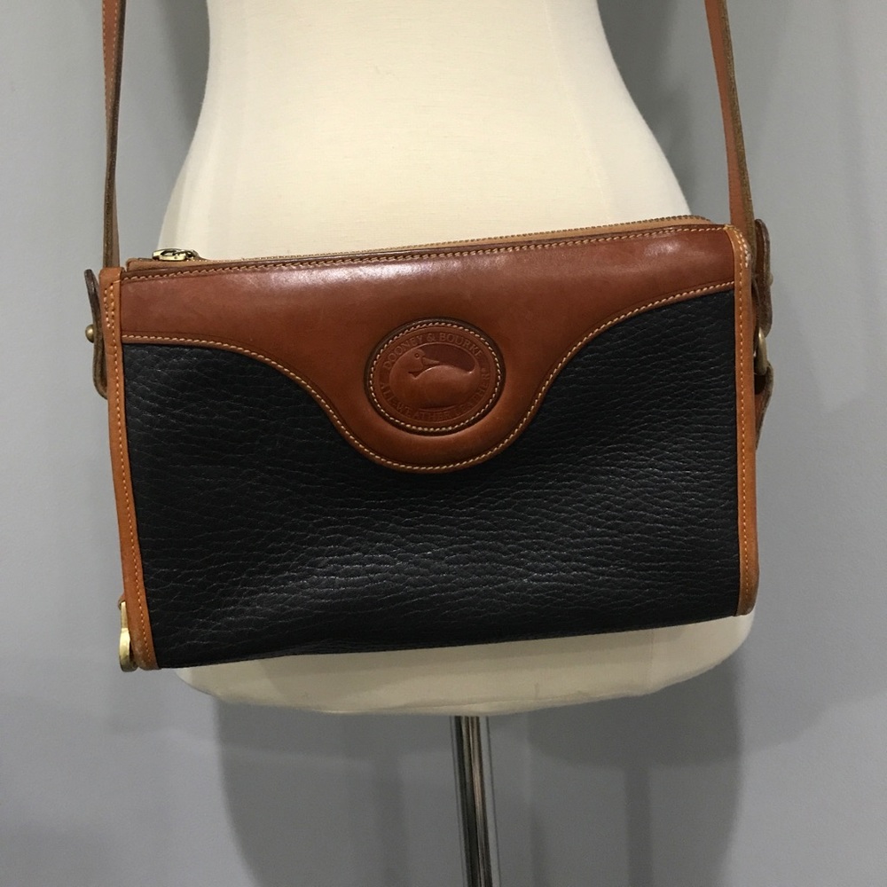 Vintage Leather Navy & Tan Dooney & Bourke purse.