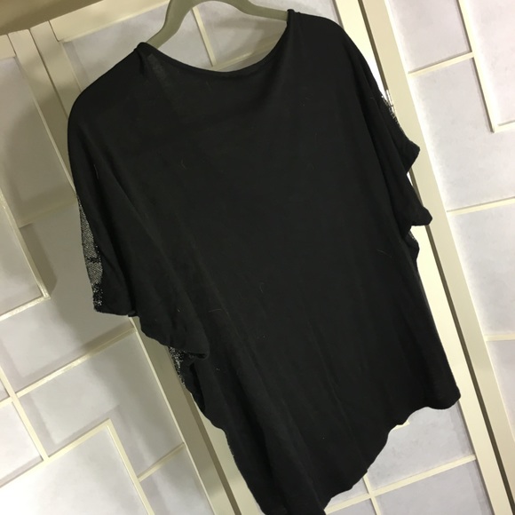 🌸BOUTIQUE FIND🌸 super chic half top for layering - Picture 3 of 4