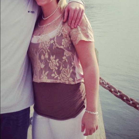 🌸BOUTIQUE FIND🌸 super chic half top for layering - Picture 4 of 4