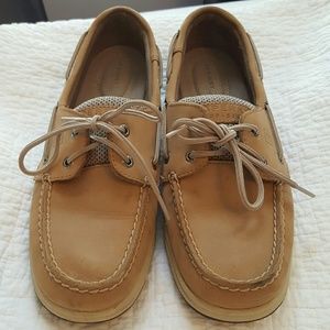 Sperry Topsider boat shoes