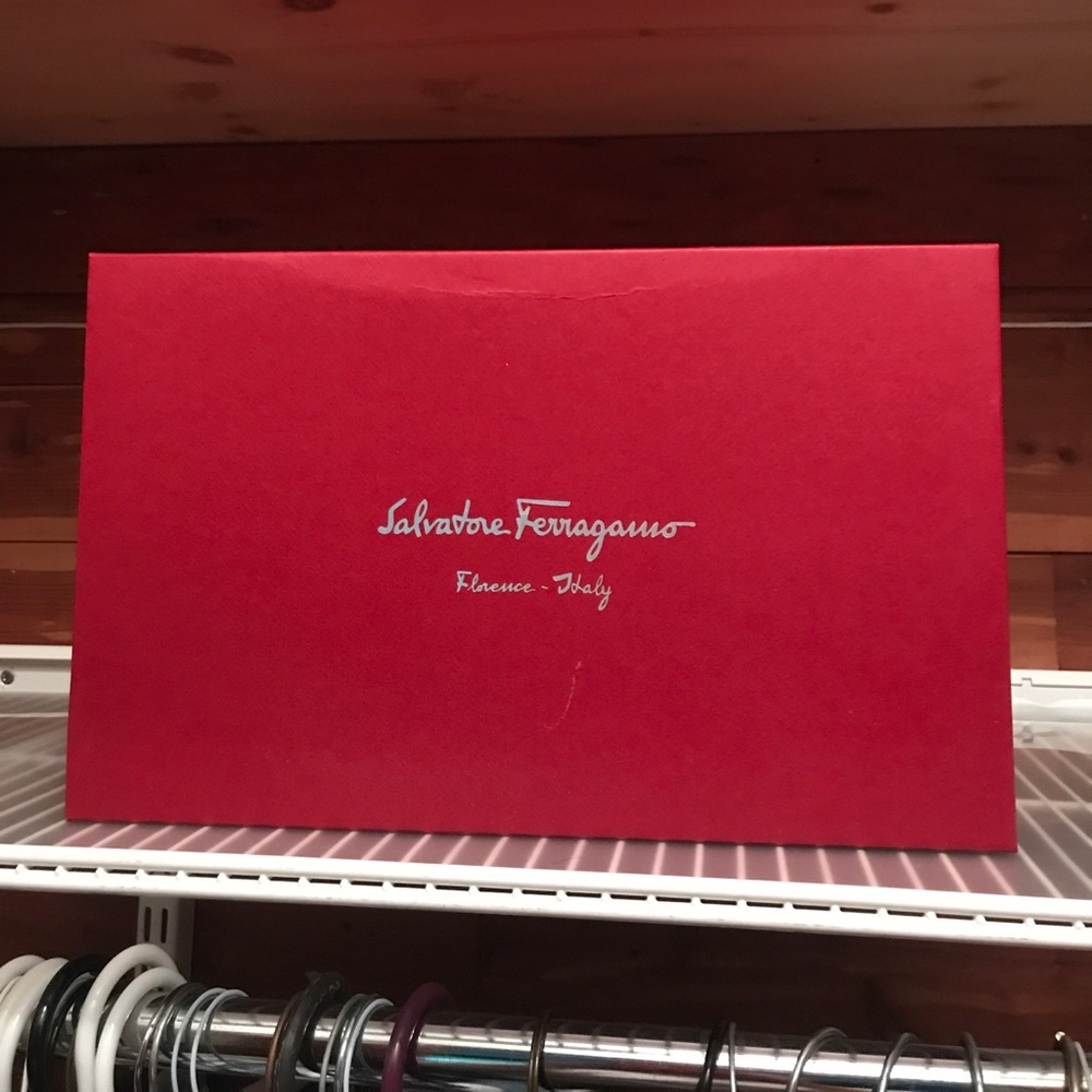 Ferragamo Box - Picture 1 of 3