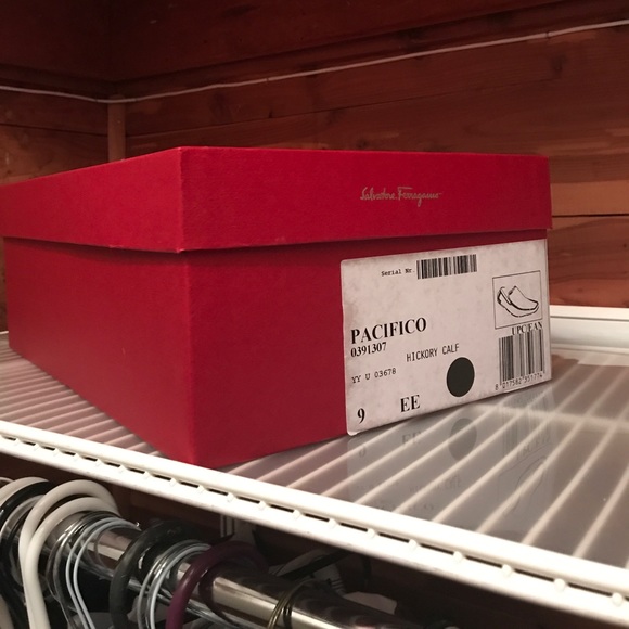 Ferragamo Box - Picture 3 of 3